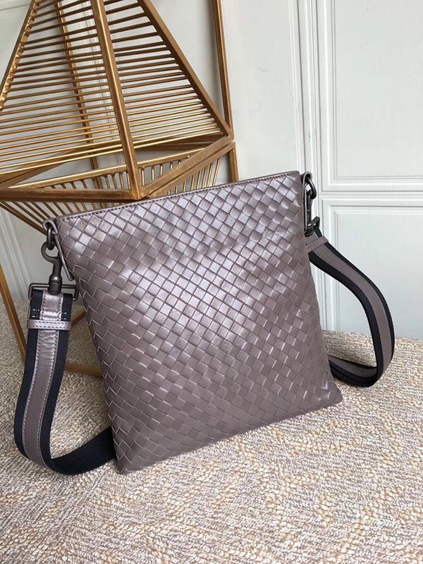 BOTTEGA VENETA ショルダーバッグ メンズ バッグ ショルダー 普段づかい 革 レザー 通勤 バイク 仕事 自転車 276357-v465c-1569
