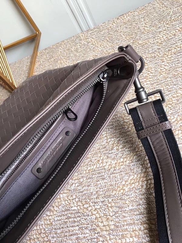 BOTTEGA VENETA ショルダーバッグ メンズ バッグ ショルダー 普段づかい 革 レザー 通勤 バイク 仕事 自転車 276357-v465c-1569