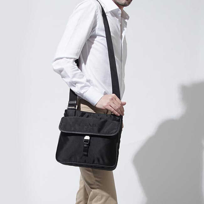 プラダ PRADA メッセンジャー バッグ ブラック メンズ バッグ カジュアル ナイロン ロゴ モノグラム 2vh269 064 f0002