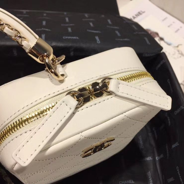 CHANEL シャネル ショルダーバッグ ハンドバッグ ホワイト ヴァニティーケース カーフスキン AS1753 B02782 10601
