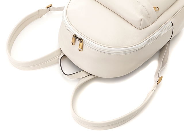 GUCCI　バッグ　ロゴプリント　バッグパック　型押し　ホワイト 547834 0Y2BT 8824
