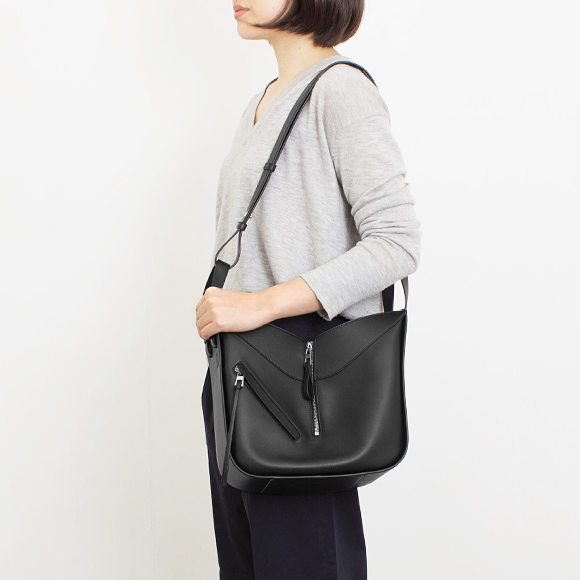 ロエベ LOEWE バッグ レディース 2WAYショルダーバッグ HAMMOCK SMALL BAG [ハンモック スモールバッグ] ブラック 黒 38730 S35 1100 BLACK 
