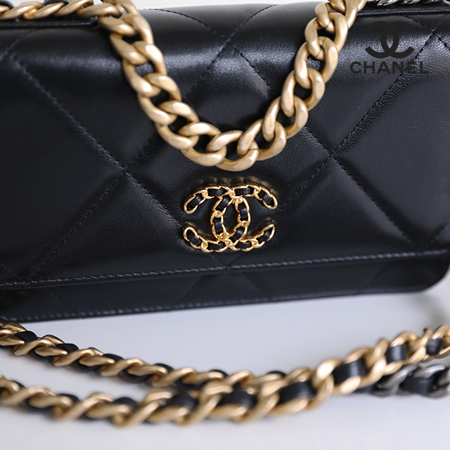 CHANEL シャネル19 チェーンウォレット ショルダーバッグ AP0957 B01564 94305