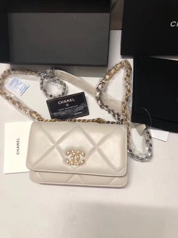 シャネル CHANEL19 チェーンウォレット AP0957 ベージュ ショルダーバッグ