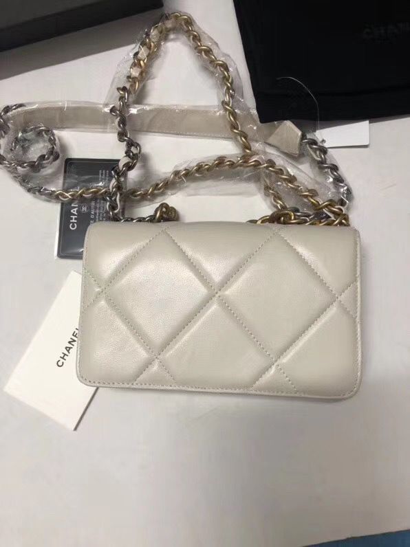 シャネル CHANEL19 チェーンウォレット AP0957 ベージュ ショルダーバッグ