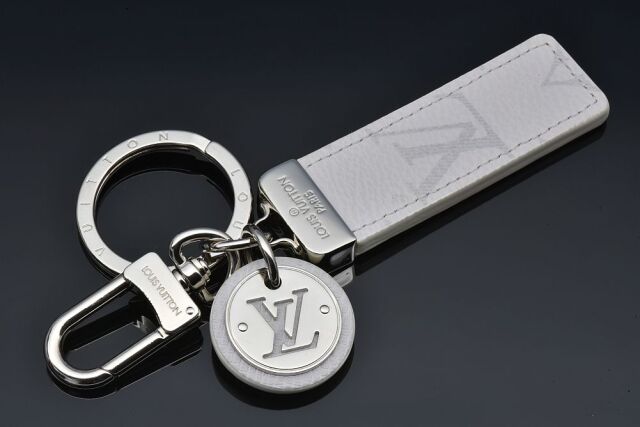 LOUIS VUITTON タイガ ポルトクレ ネオLVクラブ キーホルダー ホワイト M69325