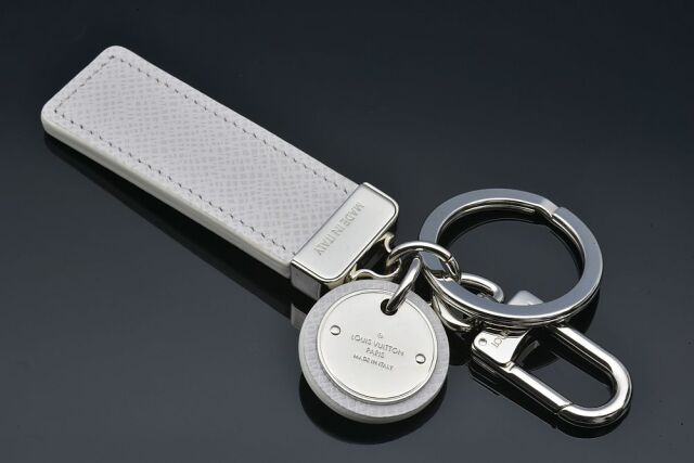 LOUIS VUITTON タイガ ポルトクレ ネオLVクラブ キーホルダー ホワイト M69325