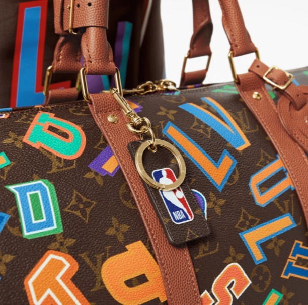 ルイ・ヴィトン Louis Vuitton NBAコラボ ポルト クレ・モノグラム レターズ MP3019
