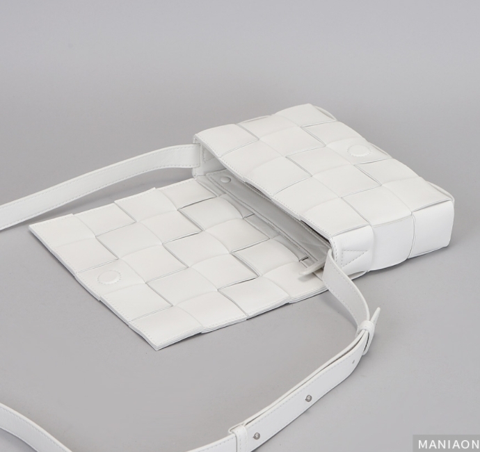 ボッテガヴェネタ BOTTEGA VENETA ショルダーバッグ クロスボディバッグ レディース 578004 VMAY1 9007