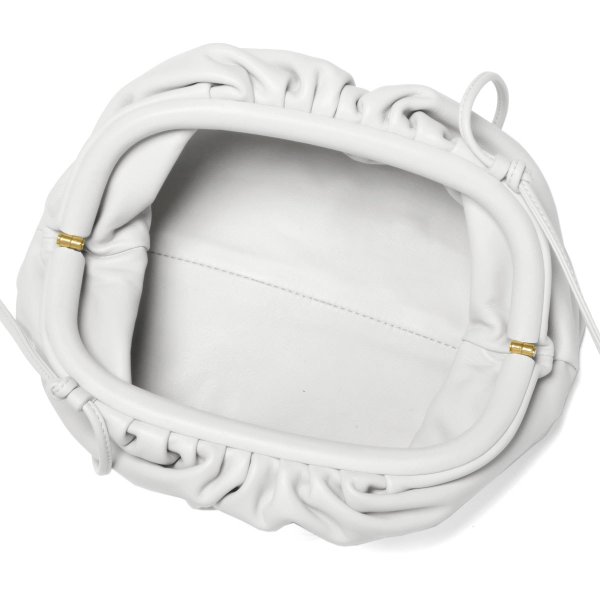 ボッテガ ヴェネタ ショルダーバッグ　ミニ THE POUCH 20　ザ ポーチ 20 585852 VCP40 9143