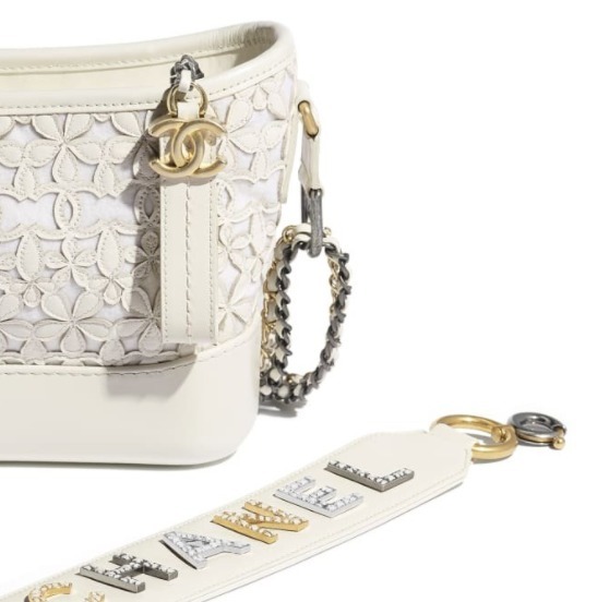 CHANEL ショルダーバッグ ロゴ レザー ホワイト AS0865 B01554 10601
