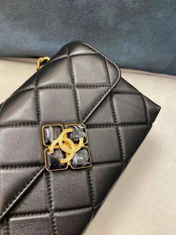 CHANEL ミニフラップバッグ レジン マトラッセ グリーン AS2633 B05977 94305